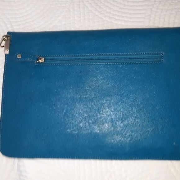 Mislogirl clutch with gold chain & wrist strap optional - Picture 8 of 10